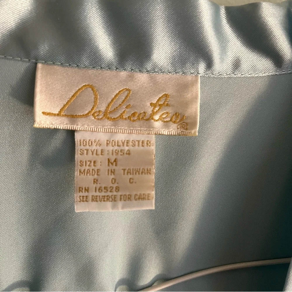 Vintage Delicate robe pale blue medium